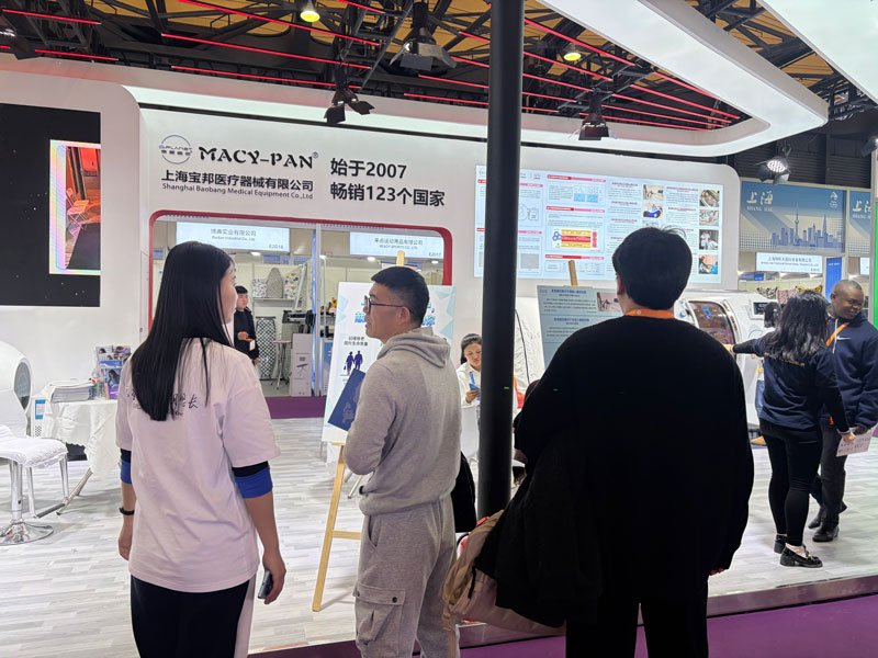 上海宝邦Macy-Pan民用高压氧舱华交会现场