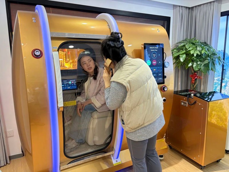 奉贤、松江区选调生莅临上海宝邦家用高压氧舱参观交流