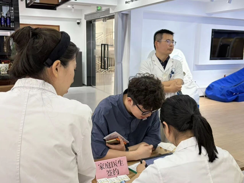 家医护航暖人心!石湖荡社卫中心走进上海宝邦送健康