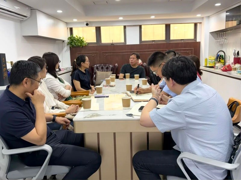 松江区疾控局何晓燕局长一行莅临上海宝邦调研指导